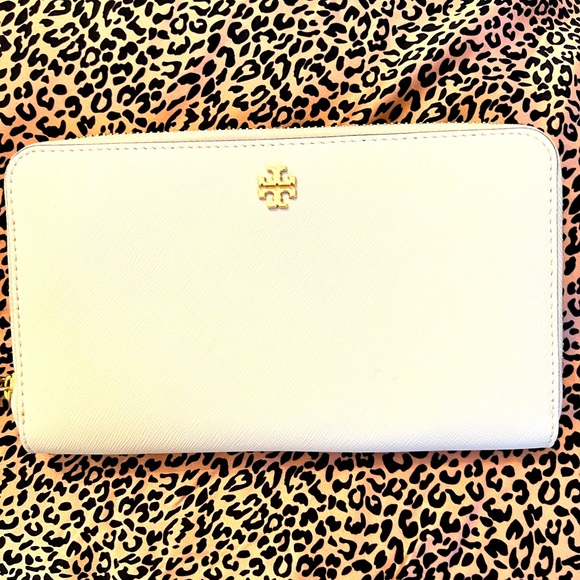 Tory Burch Handbags - Tory Burch Wallet